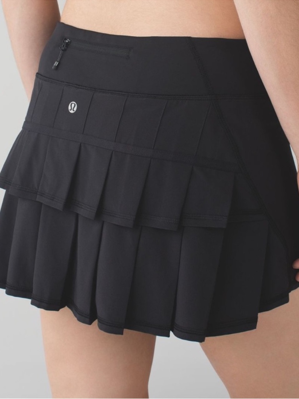 Lululemon Pace Setter ruffled skirt in black women’s Sz 10